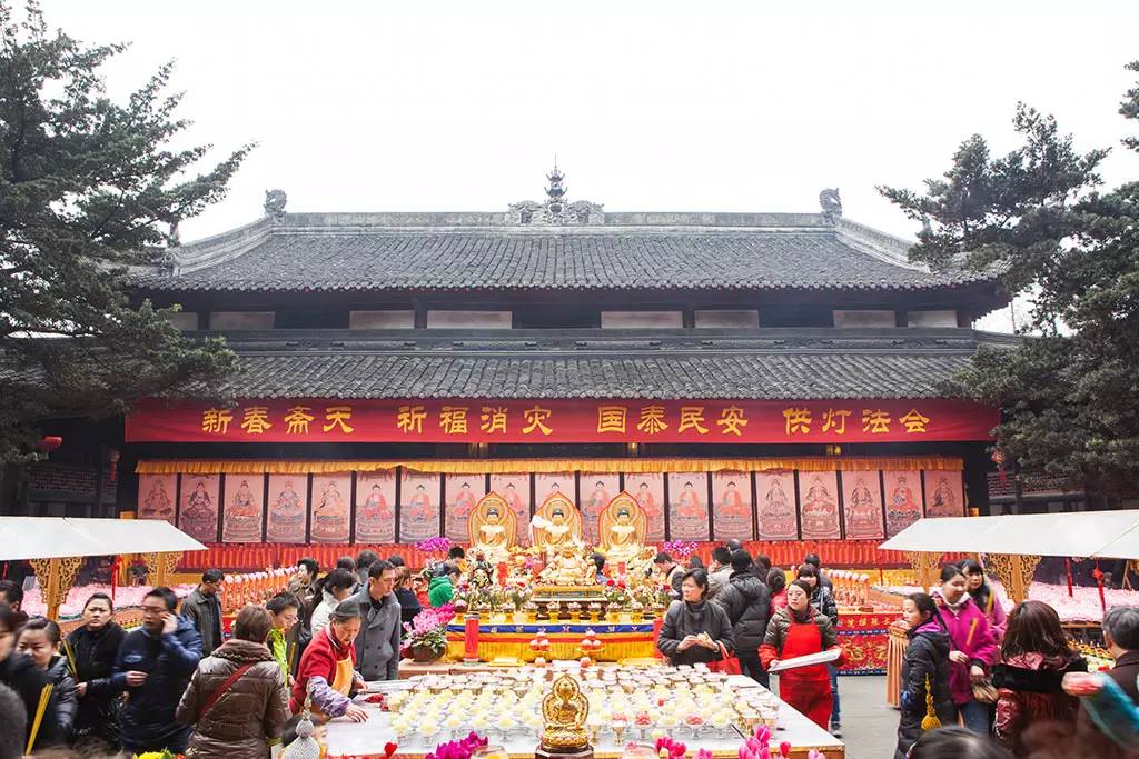 峨眉山求什么最灵验(有求必应！据说2017新年在四川这些寺庙烧香祈福最灵验！)