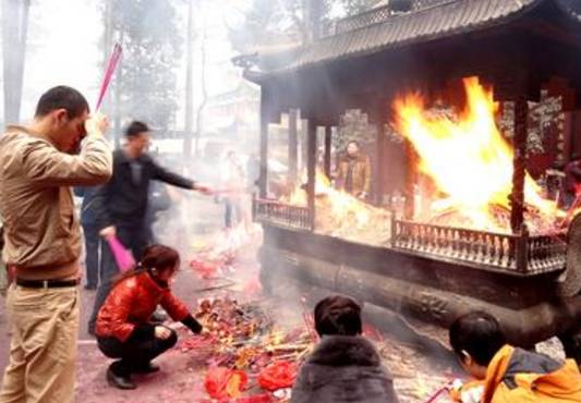 峨眉山求什么最灵验(有求必应！据说2017新年在四川这些寺庙烧香祈福最灵验！)