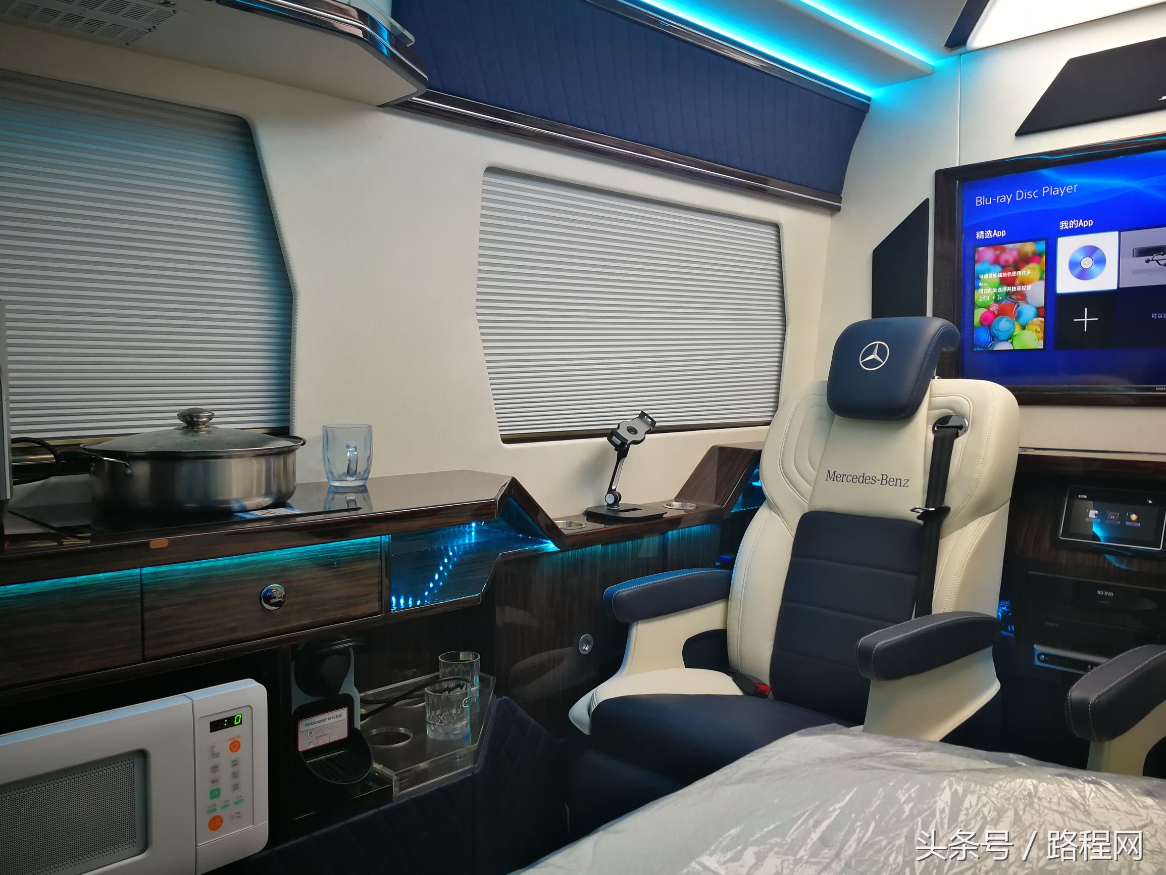 豪华移动别墅奔驰斯宾特商务房车——成功人士的不二之选