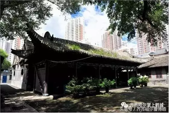 齐齐哈尔有座东北地区最大的伊斯兰教寺院：卜奎清真寺