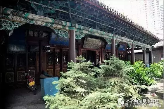 齐齐哈尔有座东北地区最大的伊斯兰教寺院：卜奎清真寺