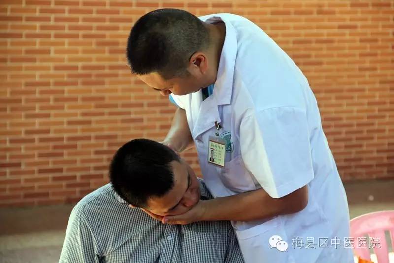 吴伟文主任——龙氏正骨推拿：稳准、轻巧、无痛、安全，疗效确切