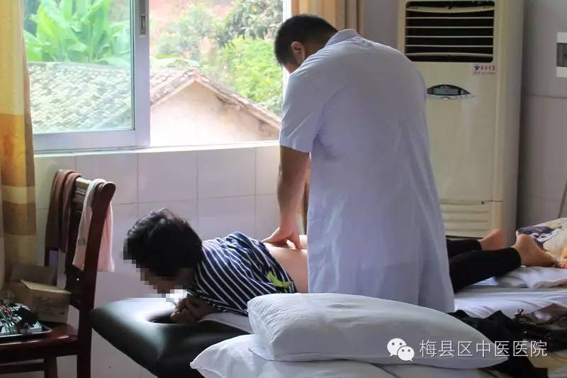 吴伟文主任——龙氏正骨推拿：稳准、轻巧、无痛、安全，疗效确切