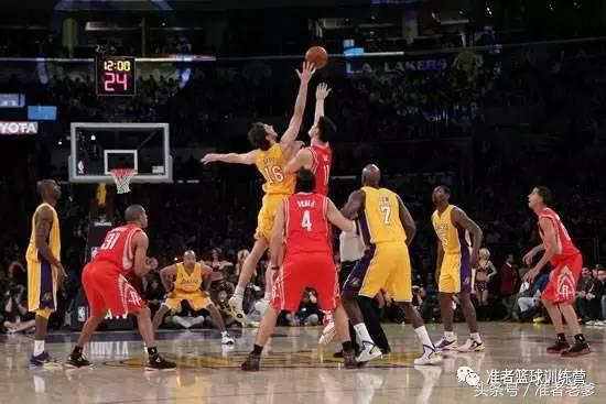 nba球员为什么跳球(「跳球」时有5种情况会违例，这个常识90%的人都不知道)