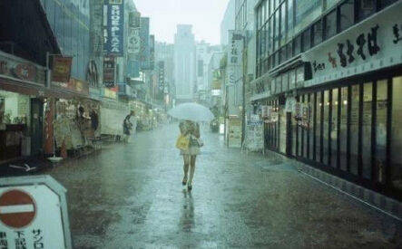 日本人为什么喜欢用透明雨伞？