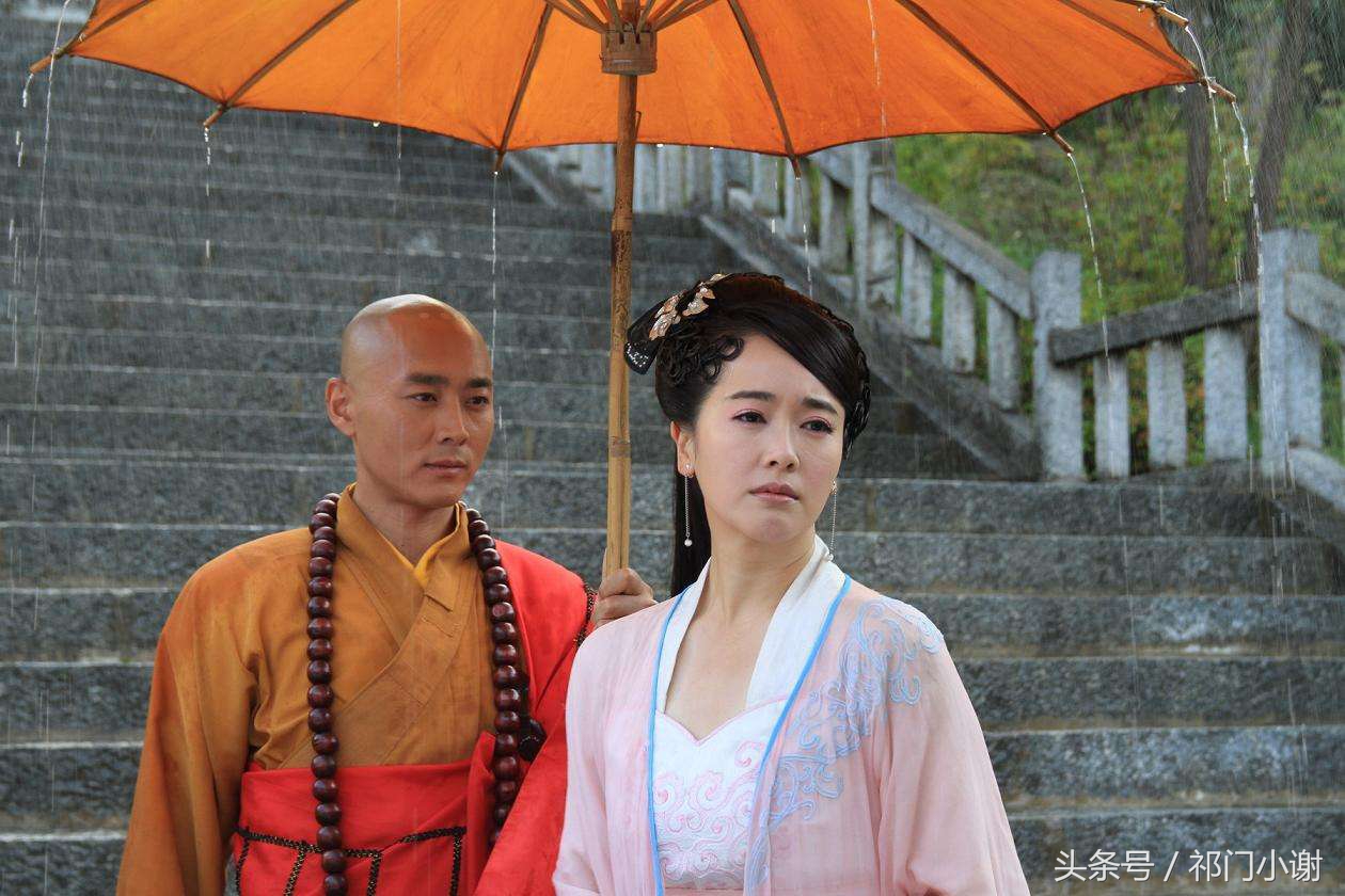 盘点古装剧中雨天撑伞的情侣,最经典的当然是白娘子和许仙!