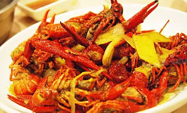 在上海，这些饕餮美味一定要下手撕、拿、抓！这样吃肉才最嗲！