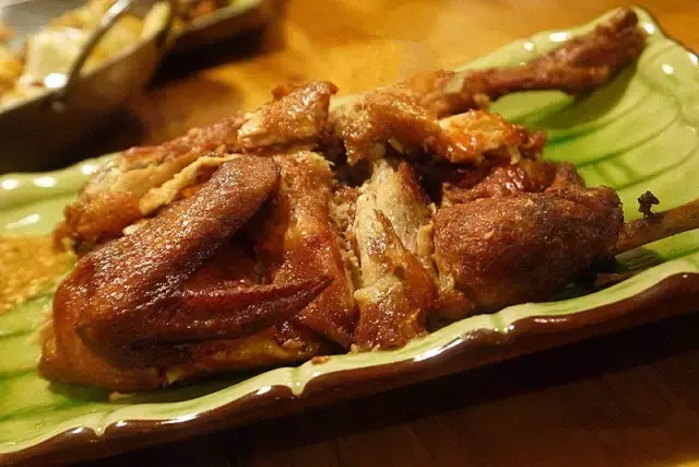 在上海，这些饕餮美味一定要下手撕、拿、抓！这样吃肉才最嗲！
