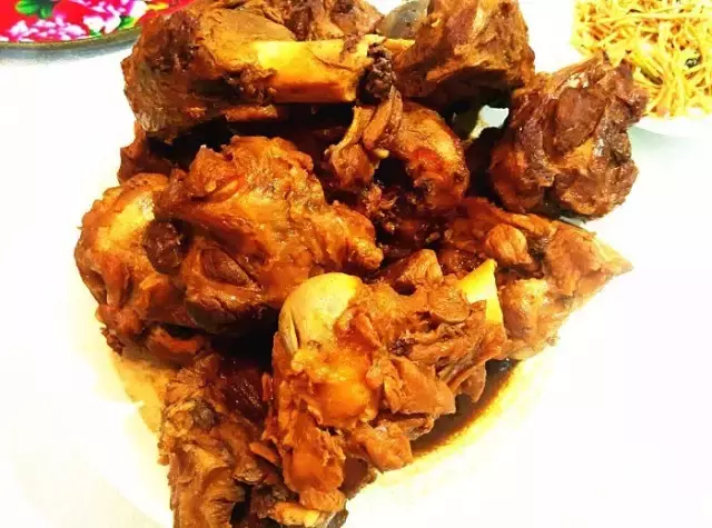 在上海，这些饕餮美味一定要下手撕、拿、抓！这样吃肉才最嗲！