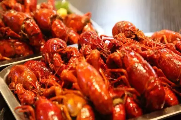 在上海，这些饕餮美味一定要下手撕、拿、抓！这样吃肉才最嗲！