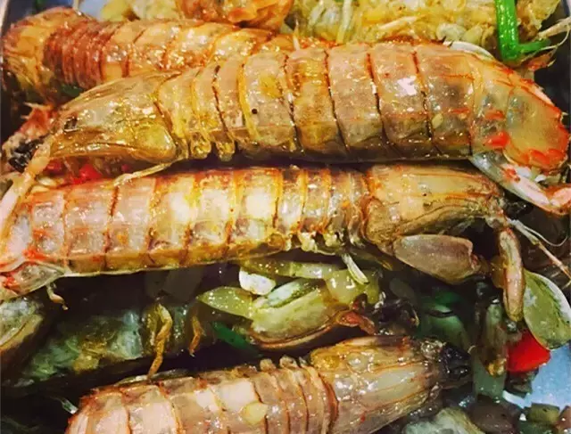 在上海，这些饕餮美味一定要下手撕、拿、抓！这样吃肉才最嗲！