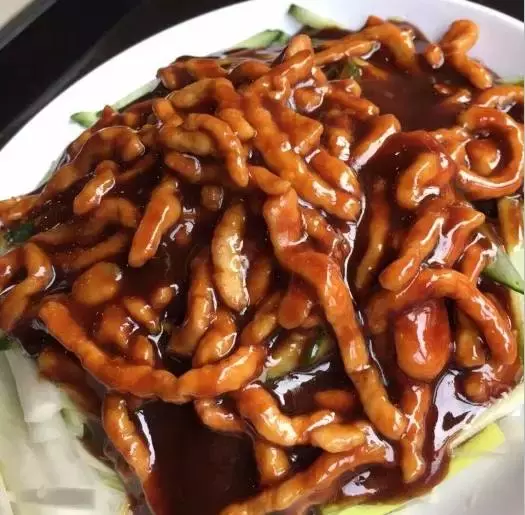 在上海，这些饕餮美味一定要下手撕、拿、抓！这样吃肉才最嗲！