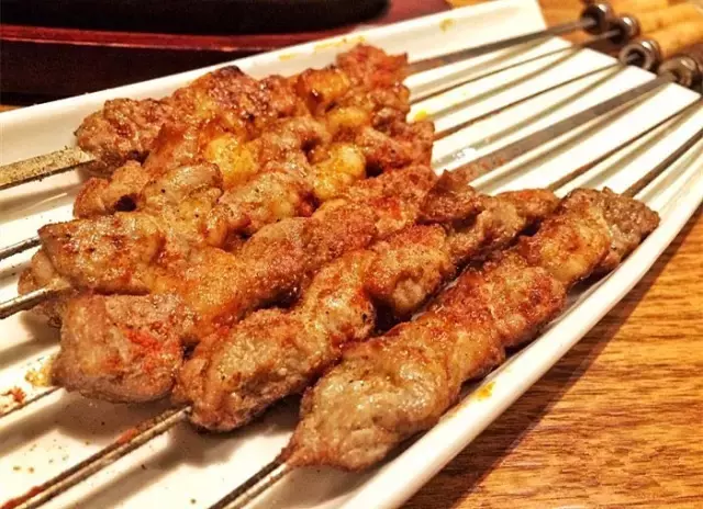 在上海，这些饕餮美味一定要下手撕、拿、抓！这样吃肉才最嗲！
