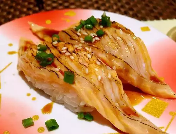 在上海，这些饕餮美味一定要下手撕、拿、抓！这样吃肉才最嗲！