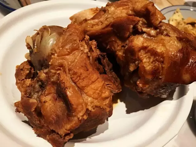 在上海，这些饕餮美味一定要下手撕、拿、抓！这样吃肉才最嗲！