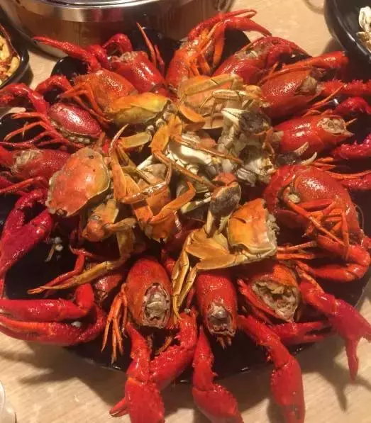 在上海，这些饕餮美味一定要下手撕、拿、抓！这样吃肉才最嗲！