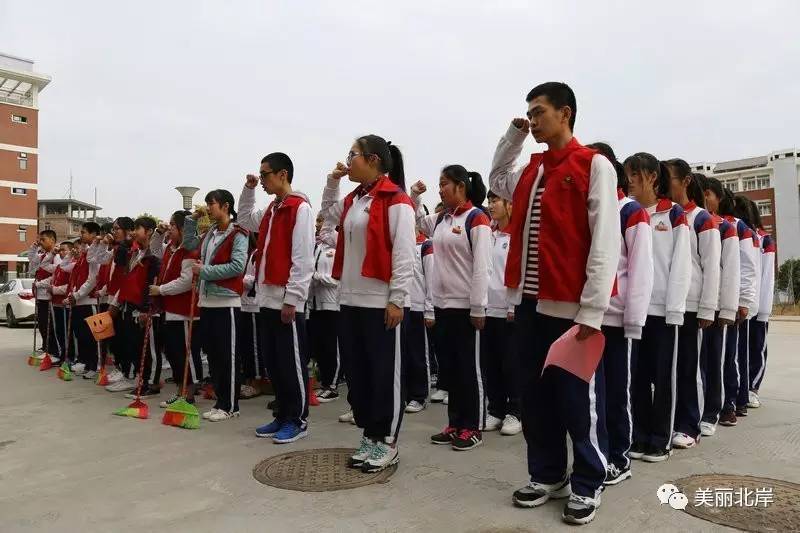 莆田外国语学校“红马甲”：寻找雷锋足迹 发扬雷锋精神