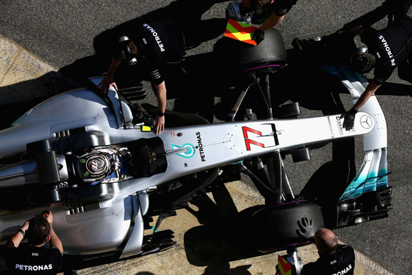 这会是F1“重生”的元年吗，赛车全面提速，四大冠军同场