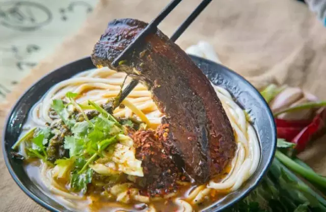 重庆这些越吃越过瘾的米线店！分分钟满足你妖艳的胃！