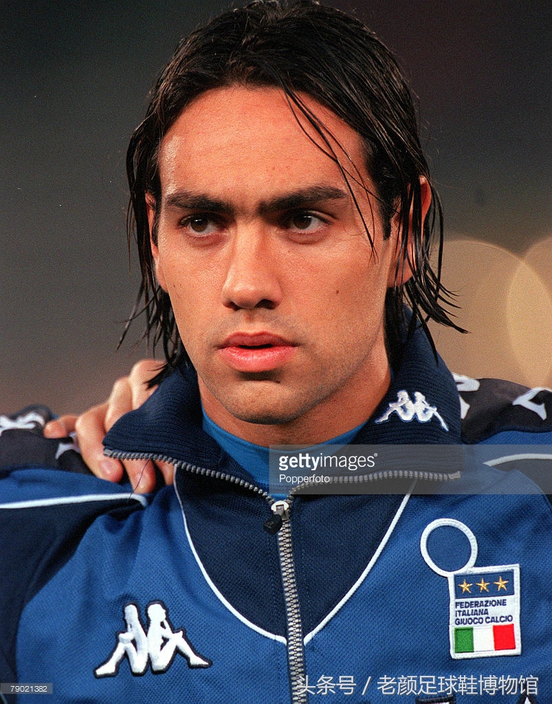 内斯塔出道于拉齐奥,初出茅庐的他曾经因为在训练中铲伤了当时拉齐奥