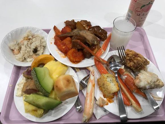 化妆师跟剧组到日本拍戏的伙食，晒给你们看