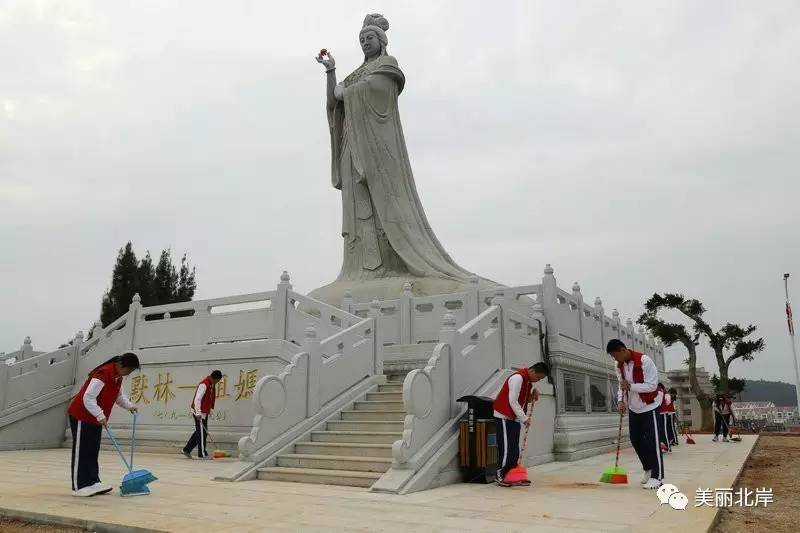 莆田外国语学校“红马甲”：寻找雷锋足迹 发扬雷锋精神