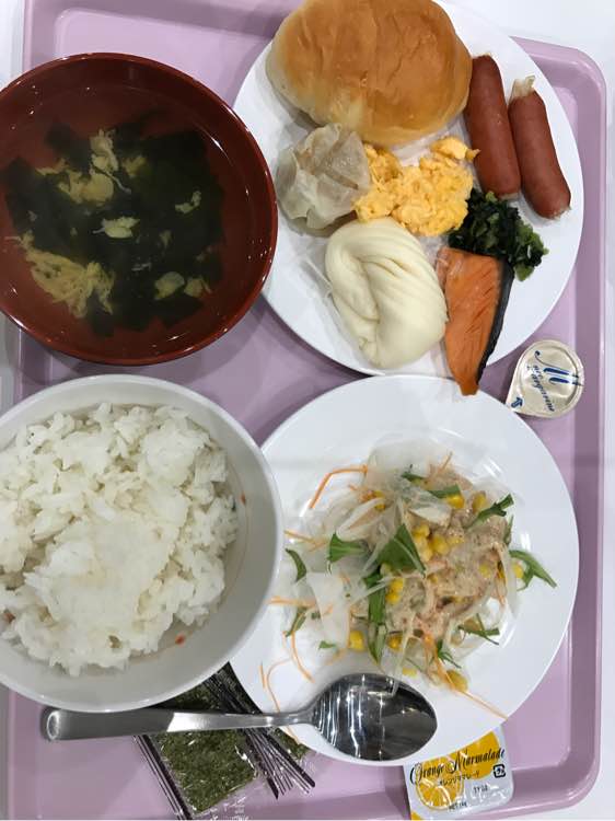 化妆师跟剧组到日本拍戏的伙食，晒给你们看