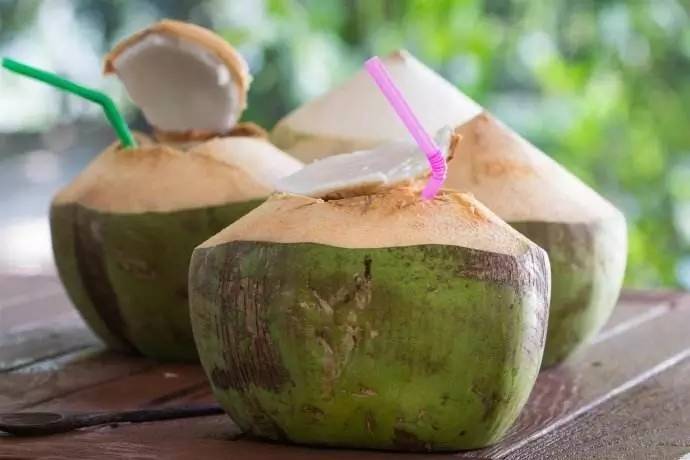 椰浆和椰汁有什么区别（椰浆和椰汁的不同之处）