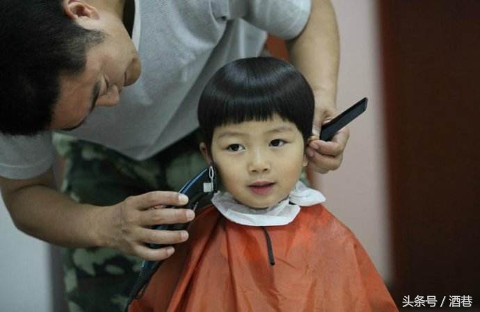 梦见自己理发是怎么回事？和发型有关吗？