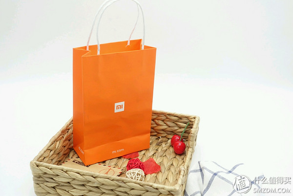 来几次这样的实体店购物感觉还是蛮惬意的,有小米的购物袋加持,不过