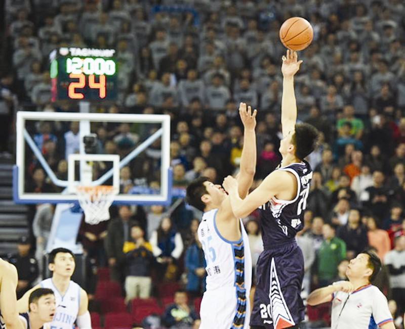 为什么nba投球不会计时(细心的你有没有发现，CBA联赛经常会偷时间？真相在这里！)