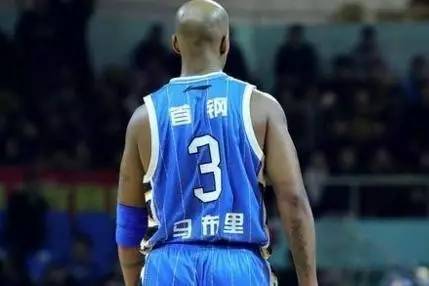 马布里NBA十佳球(马布里在北京首钢的十大进球大幅度变向过郭艾伦)