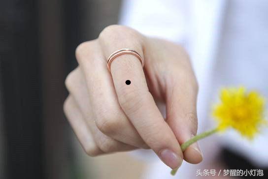 手上罕见的3种痣相命遇财贵,钱财不断挣钱不发愁