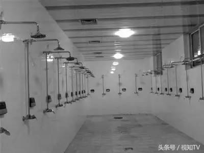北方人在澡堂子里洗澡是不爱卫生？南方人都看不下去！