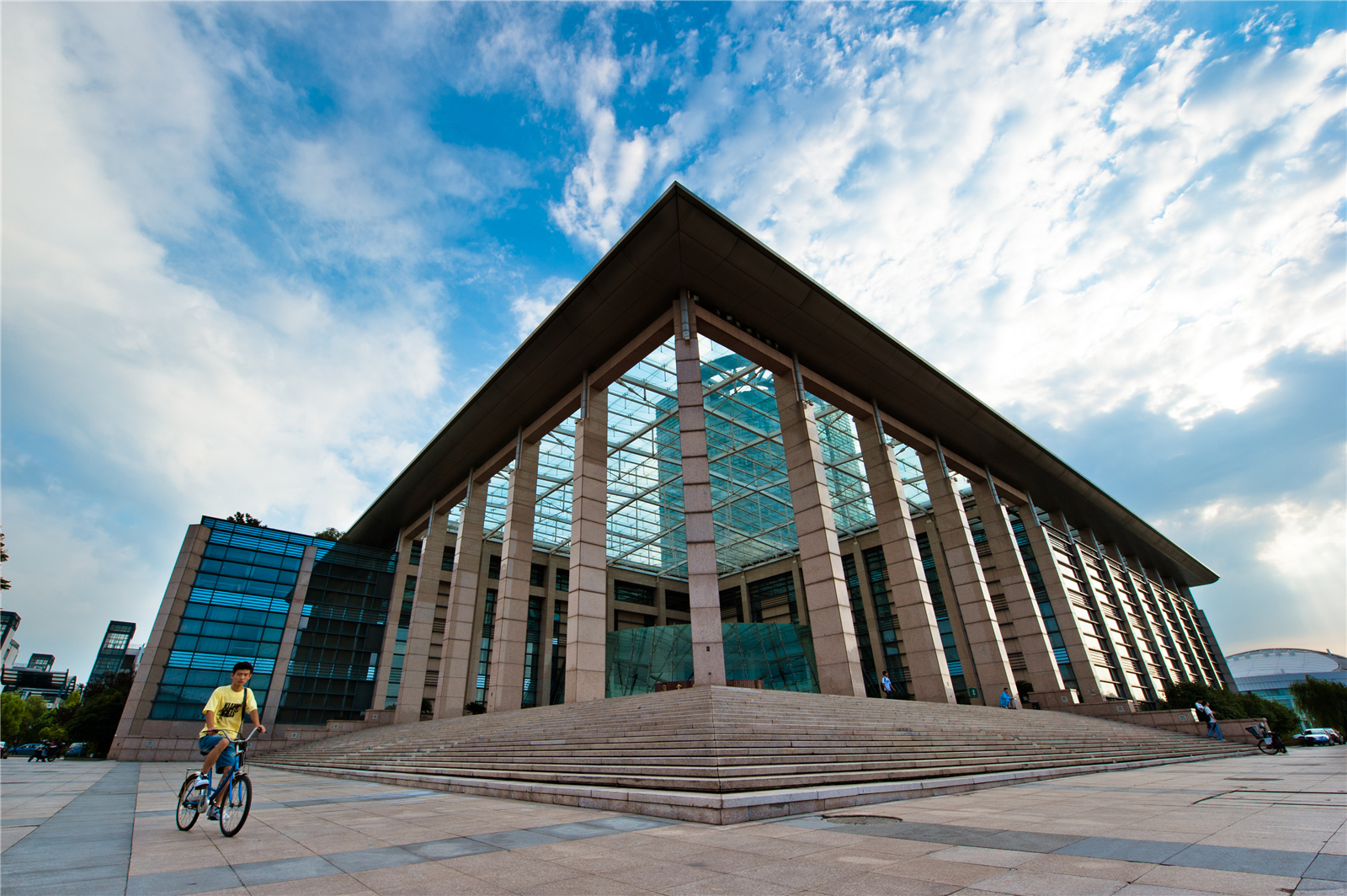 捐赠7000万，新和成控股集团有限公司鼎力支持浙大化学系发展