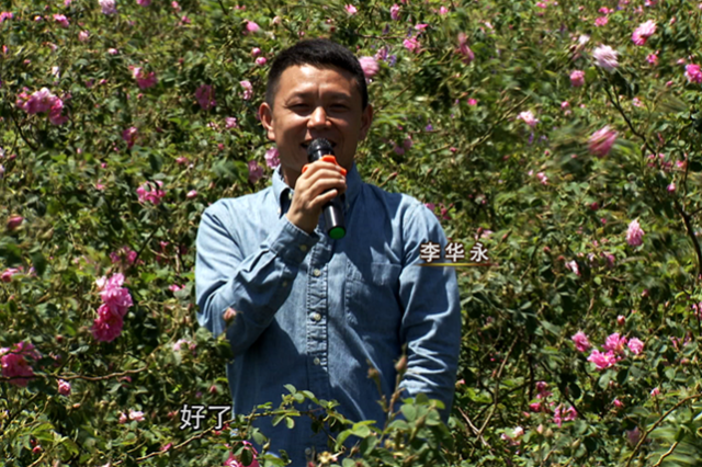 感人！老板贷款千万给花农盖别墅……自己年赚800万
