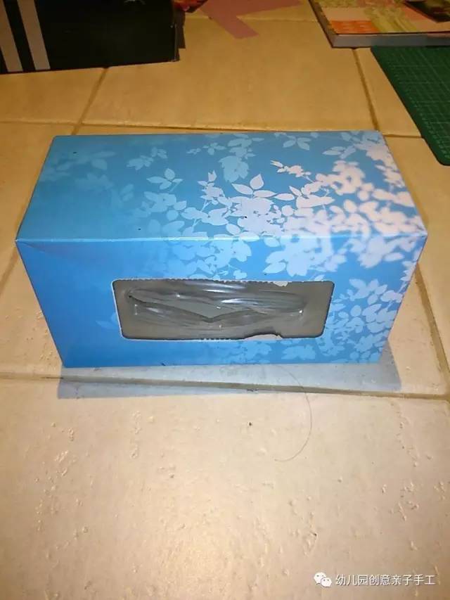幼儿园废物利用手工：纸皮箱与盒子，变身小汽车等逗笑小孩
