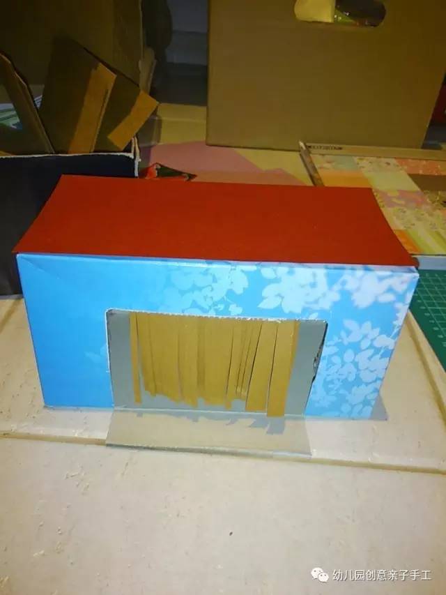 幼儿园废物利用手工：纸皮箱与盒子，变身小汽车等逗笑小孩
