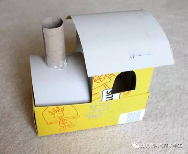 幼儿园废物利用手工：纸皮箱与盒子，变身小汽车等逗笑小孩