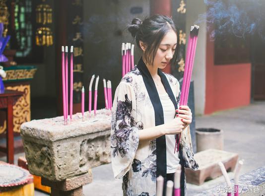 梦里梦见自己在烧香拜佛,这样真的意味着愿望要实现吗?