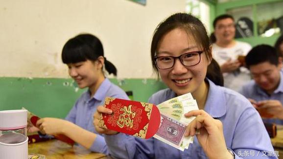 高考用新媒体套路：7.5元红包寓意750分，两张5元十全十美