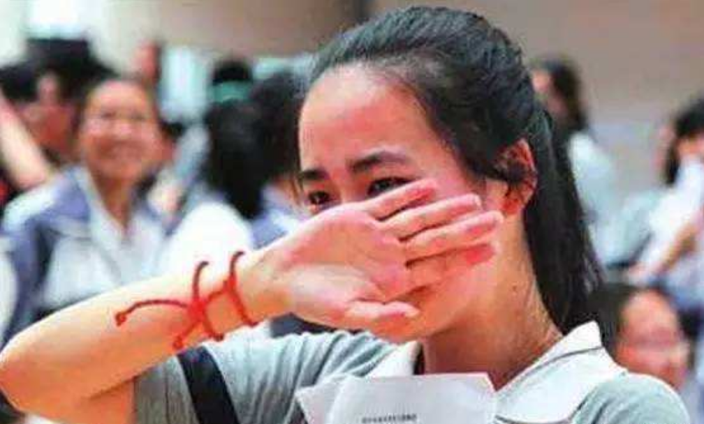 “非典”那年有人偷高考试卷，结果国家紧急启用备用卷，难度惊呆考生