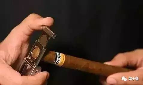 1000块钱的礼物送男人（送男人一万左右的礼物）
