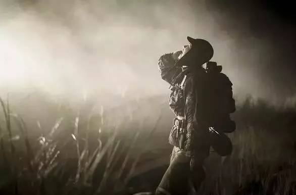 看懂《异形2》，读完这篇影评就可以了！