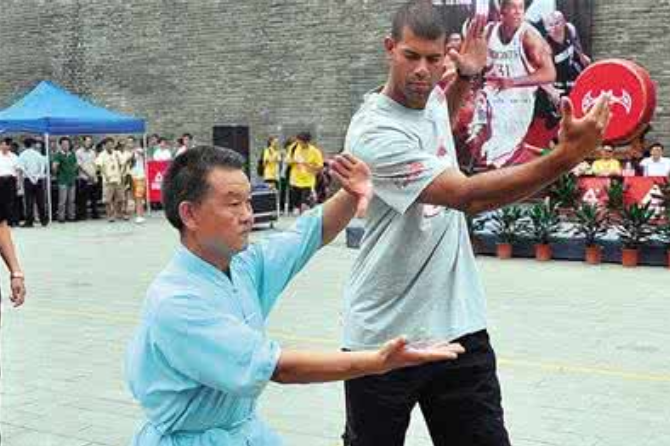 为什么nba练拳(为何NBA球星喜欢打太极？好处多，科比自传给出最好答案！)