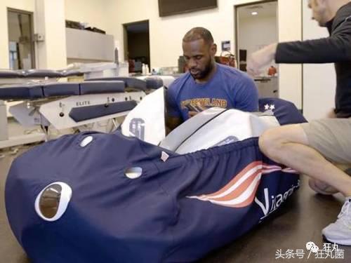 nba挑战为什么戴耳机(勇士夺冠不光因为球技过人，其实他们从眼罩到耳机全是黑科技)