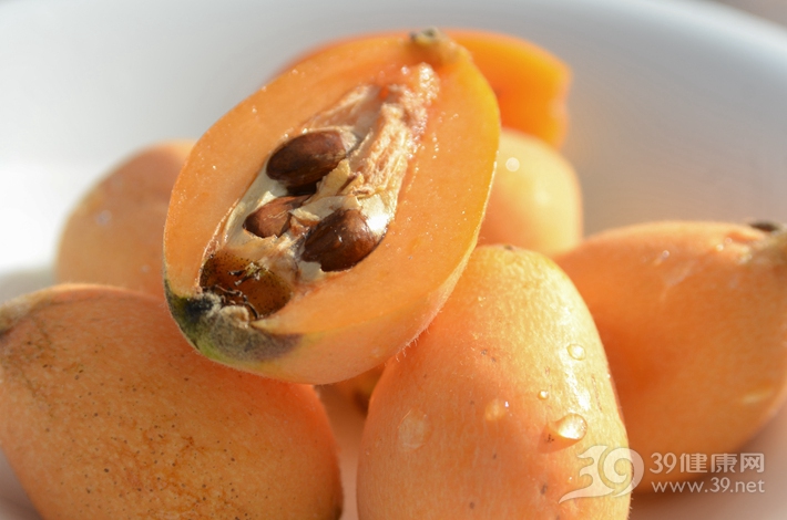 枇杷是夏季“黄金果”！吃它有5个好处，别错过！