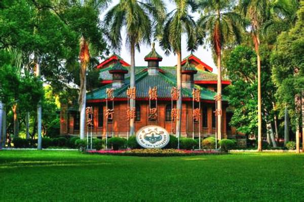 夏至未至热播，致敬的不仅是青春，还有青葱的校园风光