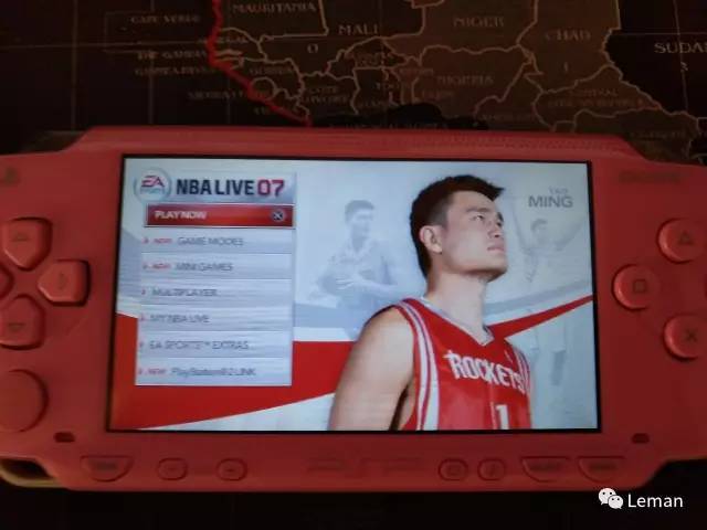 NBAlive07手机版(NBA live07:一款玩了十年的游戏)