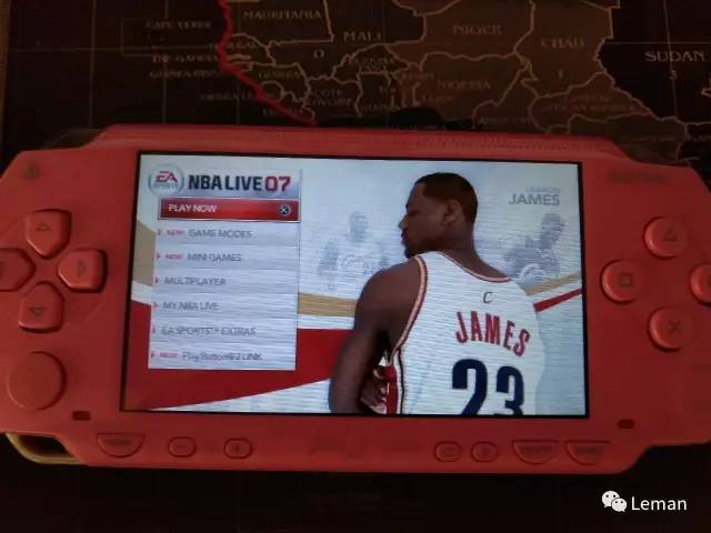 NBAlive07手机版(NBA live07:一款玩了十年的游戏)